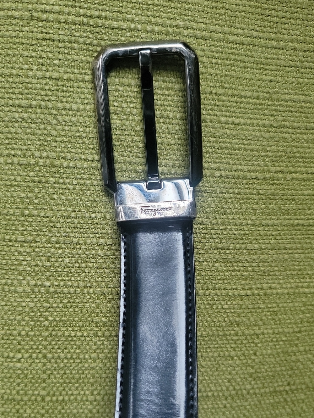 Ferragamo Classic Black Leather Belt with Smoked  Buckle
